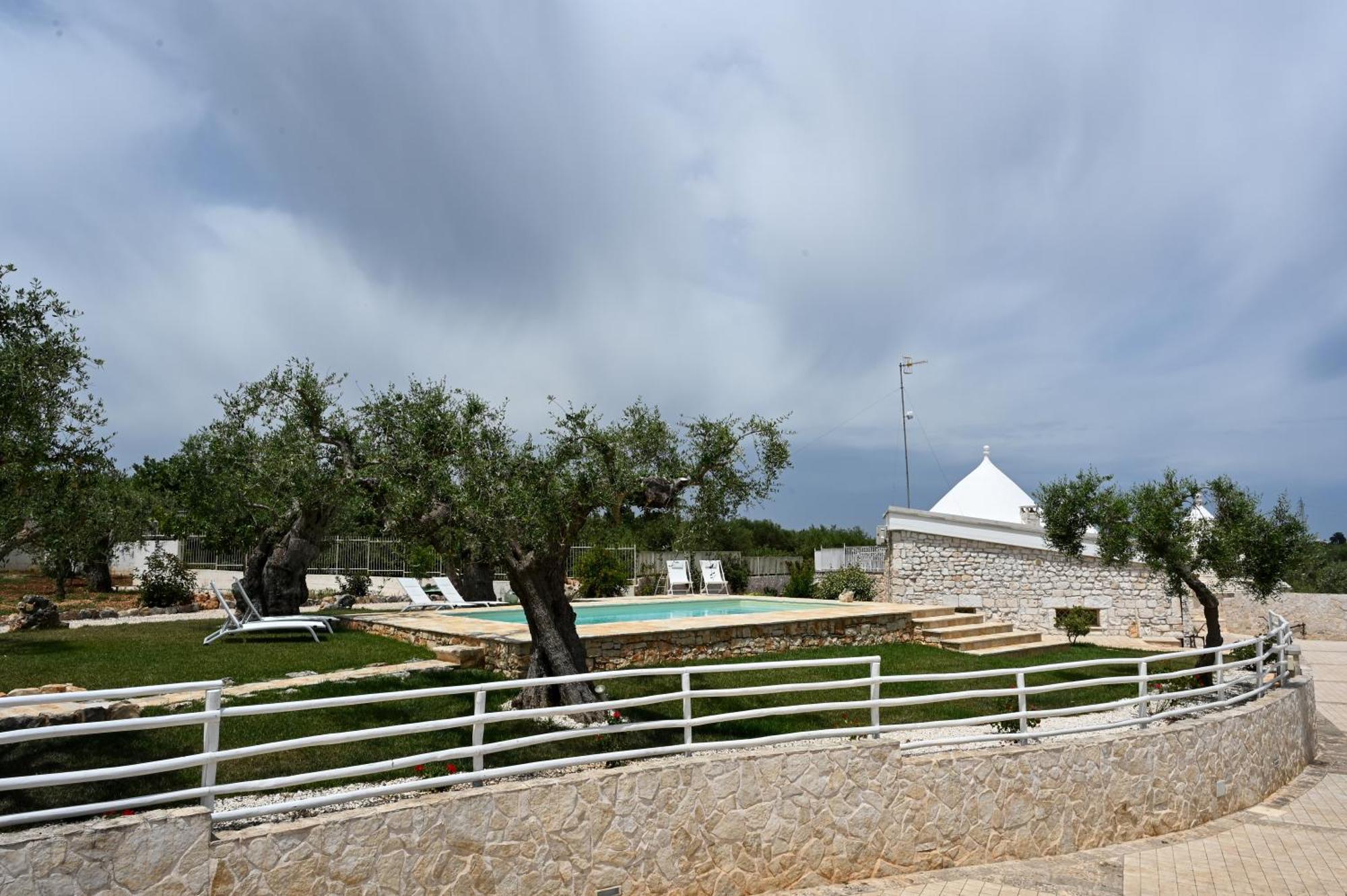 Trulli Lisanna - Exclusive Private Pool And Rooms Up To 10 People Antonelli Exterior foto